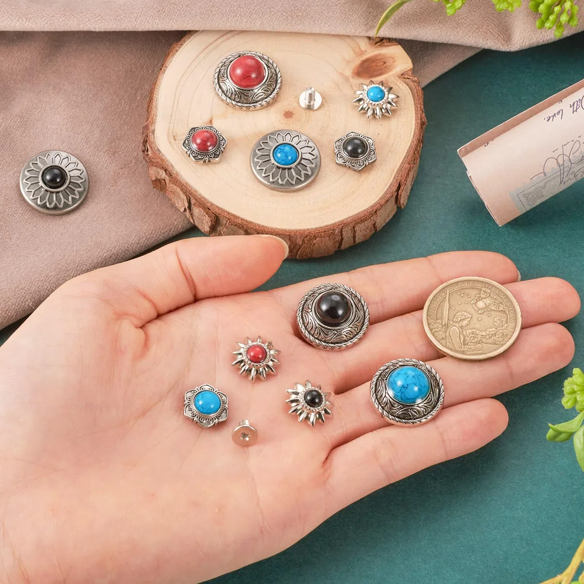 PandaHall, 24 set di rivetti con retro a vite - Borchie piatte e rotonde in pelle con fiori, per borsa, borsetta, scarpe, artigianato, vestiti, cintura