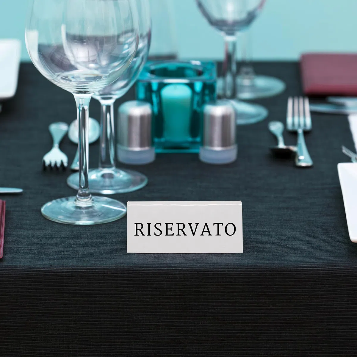 SECURIT - Set da 5 Segnatavolo Riservato - Per Caffè, Ristoranti, Bar - Scritta in Italiano - 5x10x4,5cm - Colore Bianco