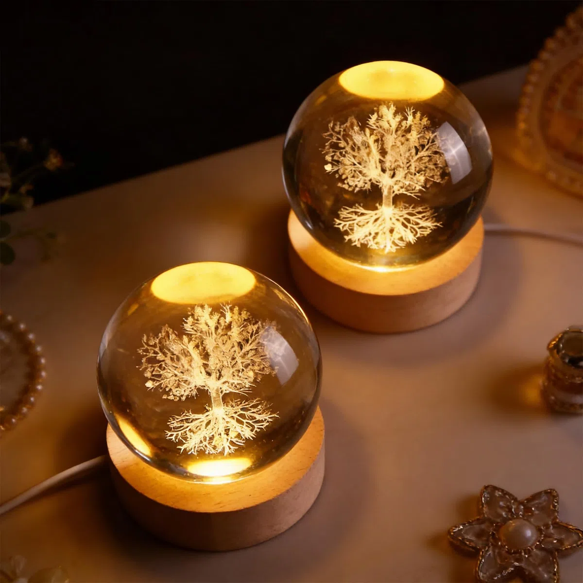 2 sfere di cristallo decorative: 6 cm, cristallo bianco con base in legno, sfera di vetro, incisione interna laser, sfera di cristallo 3D, fermacarte a forma di albero della vita, per regalo e