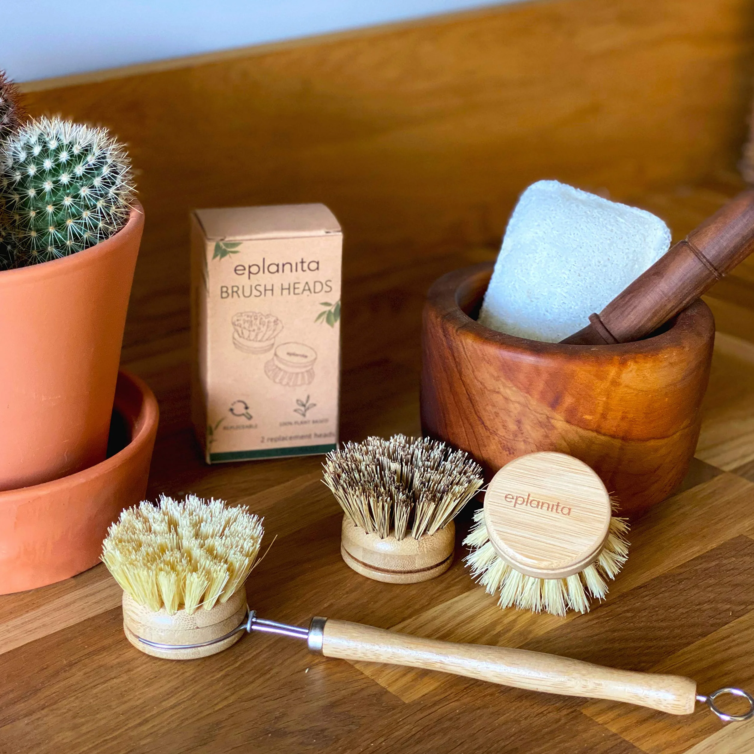 eplanita Spazzola per Piatti in Legno di Bambù, Setole Naturali in Fibra di Agave, Testine Intercambiabili con 2 di Ricambio, Spazzola Lavapiatti da Cucina, Spugna di Luffa per Piatti Inclusa