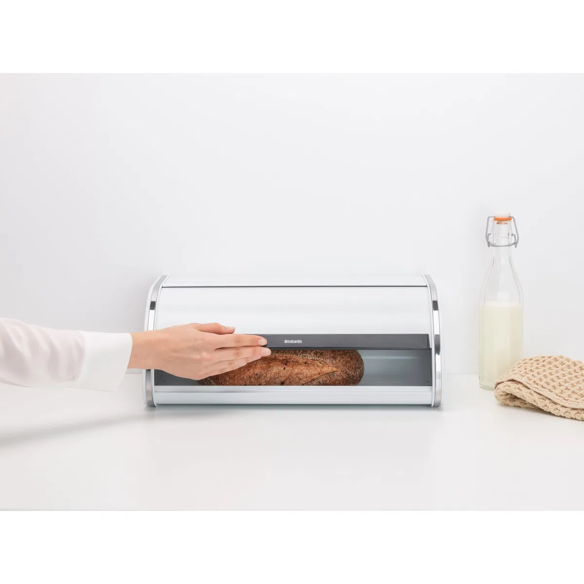Brabantia Roll Top Portapane a Serranda, Grande Contenitore da Banco per Pane, Bagel, Panini, Design Intelligente e Salvaspazio per la Cucina con Piano Piatto, Metallo Resistente, White