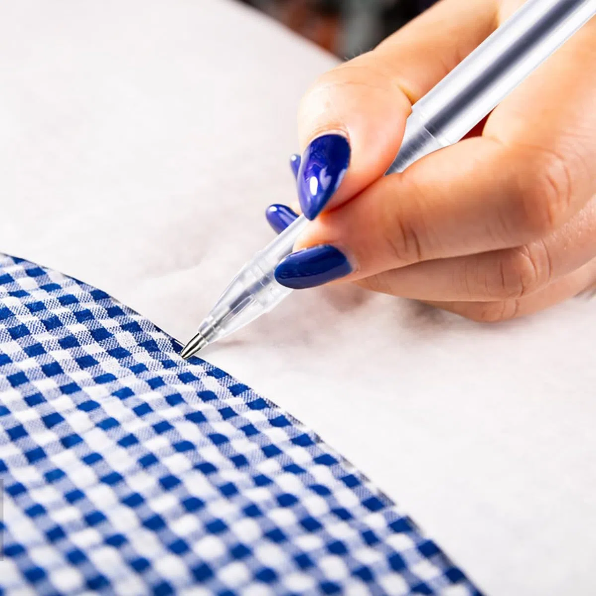 Penne Termiche cancellabili, Pennarello Per Tessuti Cancellabile a 4 Colori Con 60 Ricariche, Penna Per Tessuto per Quilting e Cucito, Sartoria, Cucito Personalizzato, Vari Colori di Tessuto