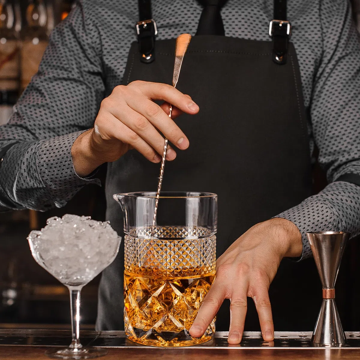 Barware Essentials - Bicchiere da cocktail da 524,5 g, con base spessa