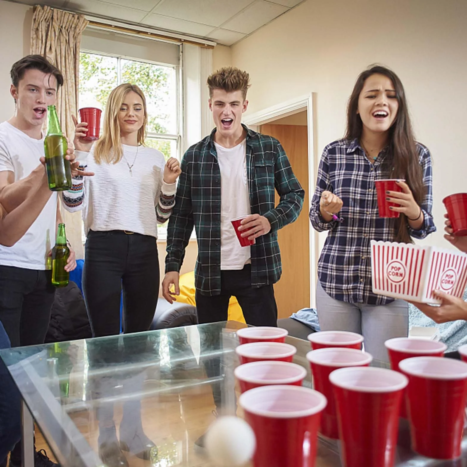 Litimkat Set di Bicchieri da Birra Pong, 100 Bicchieri Beer Pong(500ml) e 12 Palline da P ing Pong, Bicchieri riutilizzabili, per Giochi di bevute, Feste, Compleanni, Festival, Matrimoni, Campeggio