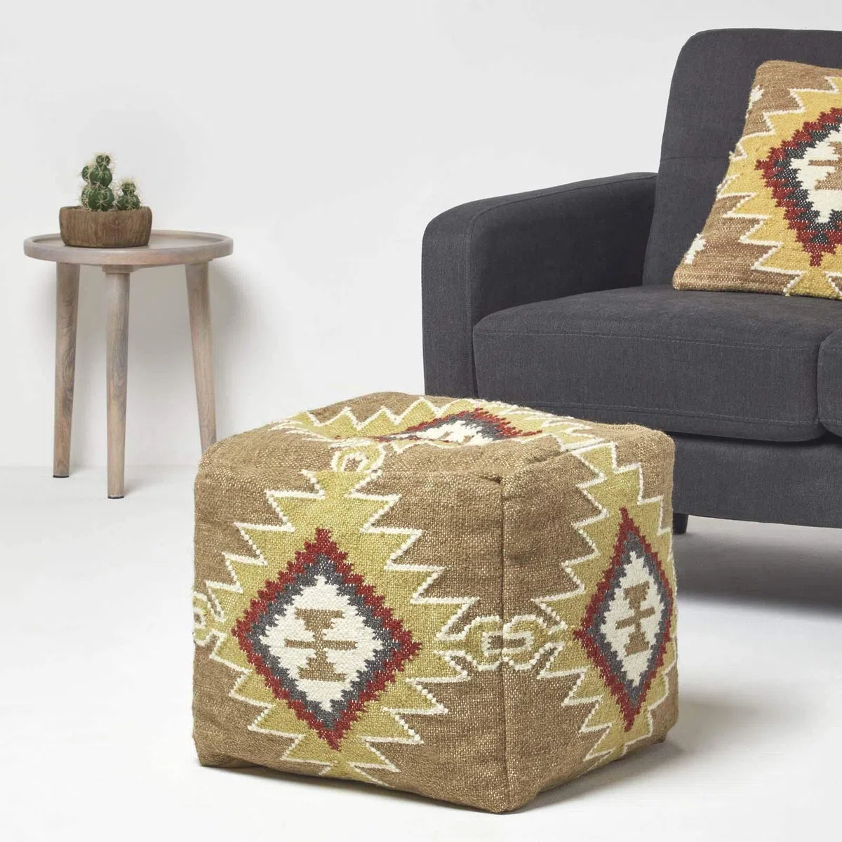 Homescapes - Pouf Kilim realizzato a mano, con imbottitura in fagioli, 43 x 43 cm, in lana e cotone ricamati a mano, motivo geometrico "Jaipur"