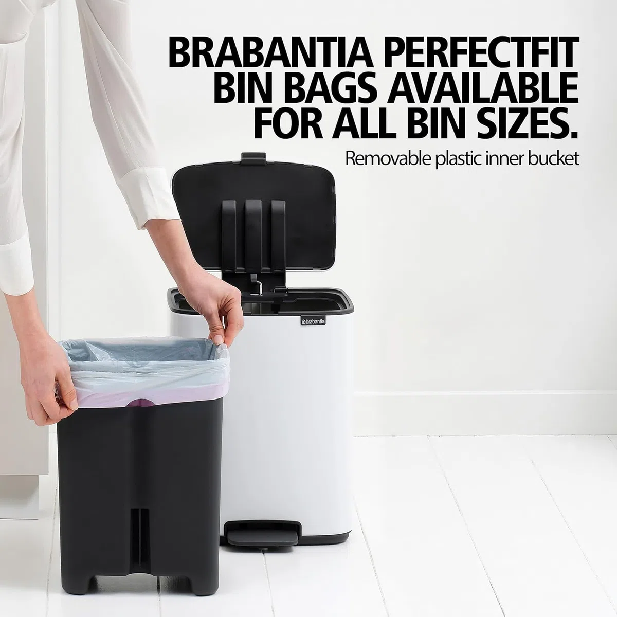 Brabantia Pattumiera a pedale Bo 30L (Matt Black), Pattumiera con pedale e coperchio a chiusura soft, Secchio spazzatura facile da pulire con secchio interno rimovibile e sacchetti PerfectFit inclusi