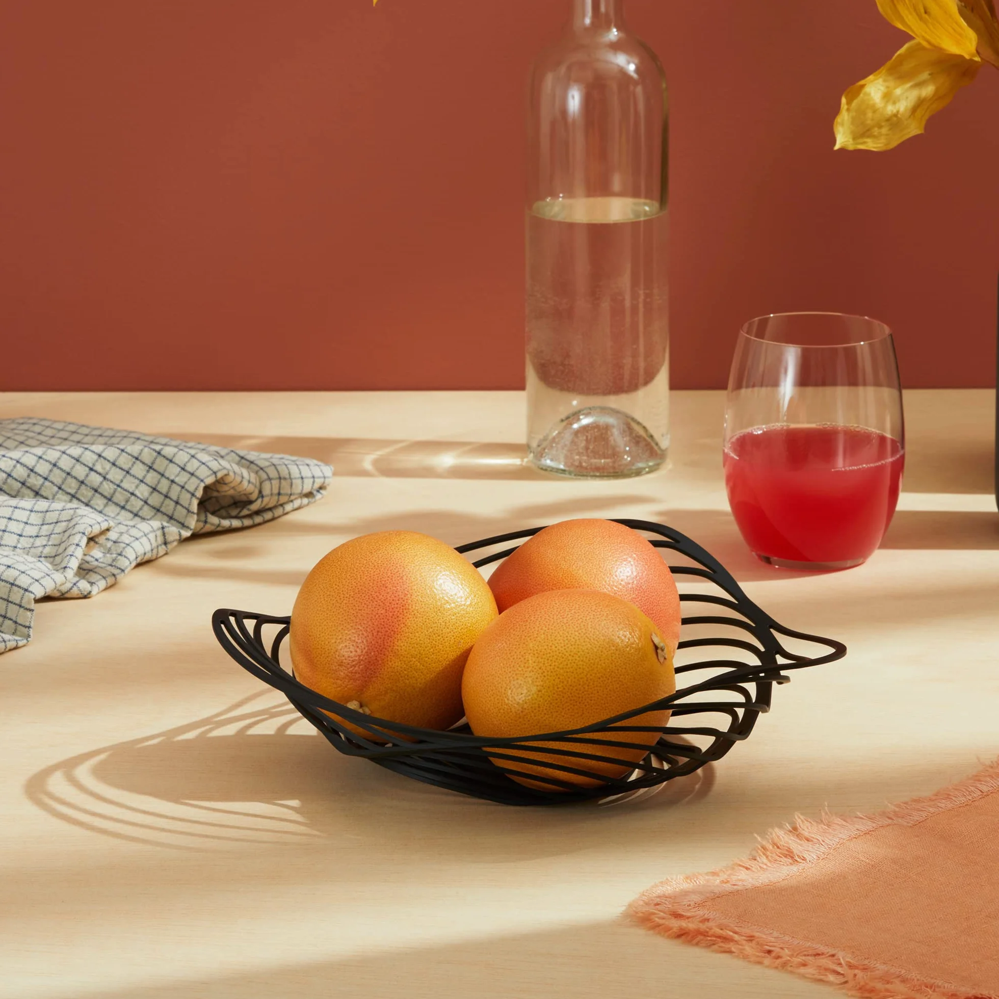Alessi Trinity ACO02 B, Fruttiera di Design, in Acciaio Colorato con Resina Epossidica, Medio, Nero