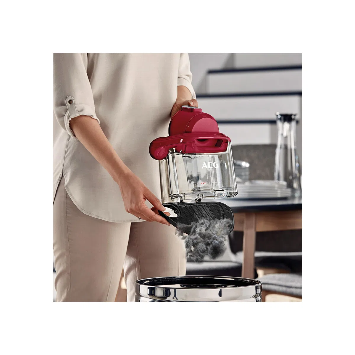 AEG LX7 – 2 CR a pavimento Aspirapolvere, 750 W, peperoncino rosso