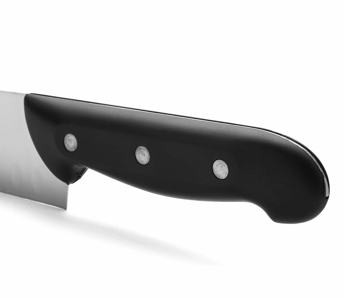 Arcos Coltello Santoku in Acciaio Inossidabile Nitrum – Coltello da Cucina Giapponese per Pesce, Carne e Verdure, Manico Ergonomico in Poliossimetilene POM, Lama da 170 mm – Nero, Serie Maitre