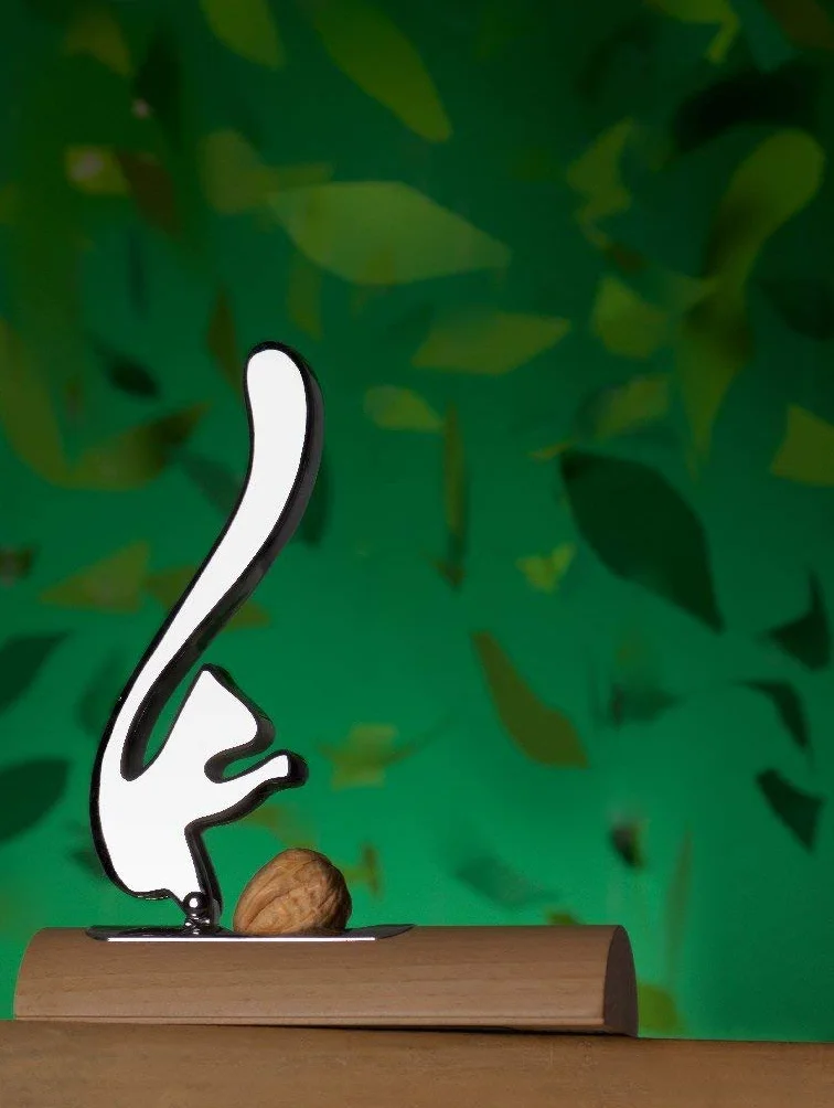 Alessi AB13 Scoiattolo - Schiaccianoci di Design in Acciaio Inossidabile 18/10 e Legno