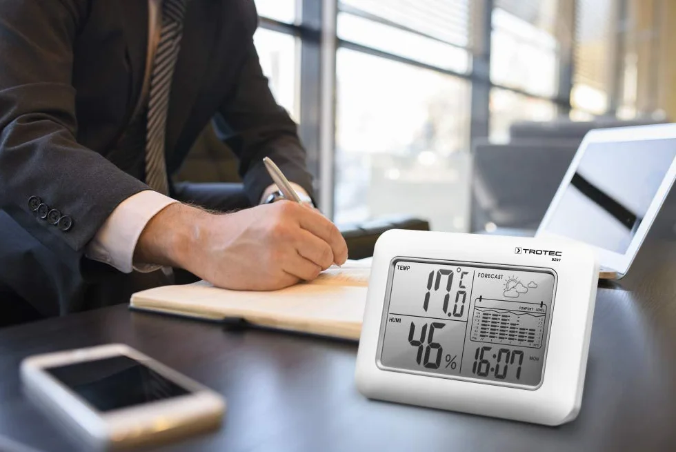 TROTEC Meteo Stazione BZ07 Dispositivo combinato 6 in 1 con valori climatici interni, tendenza meteorologica, statistiche della temperatura su 12 ore, indicatore di benessere
