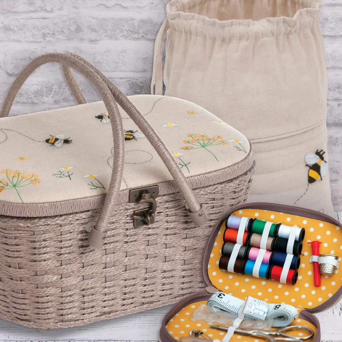 Hobby Gift Scatola da cucito, cestino di vimini, applique, ape di lino (HGLHB)