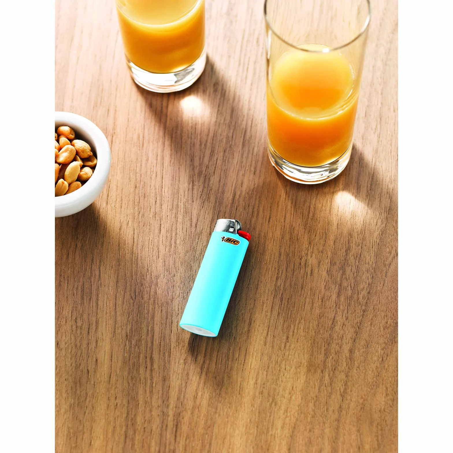 BIC J26 Long-Lasting Maxi Lighters that lasts for up to 3,000 lights, Assorted Colour, Tray of 50