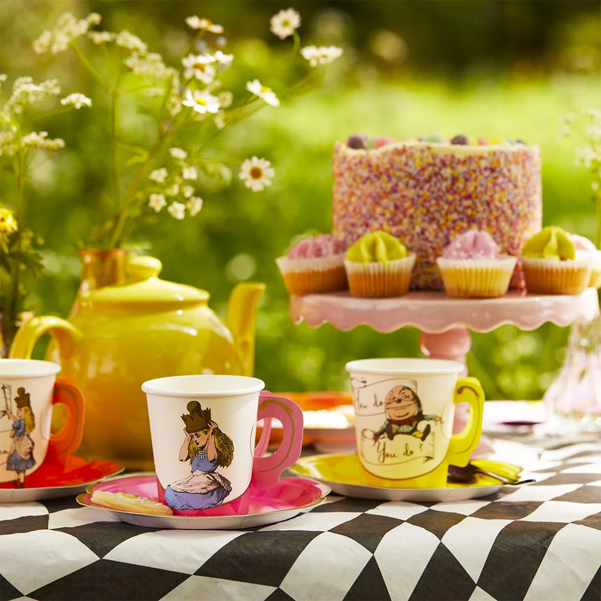 Talking Tables 12 x Tazze da Tè e Piattini Monousa Alice nel Paese delle Meraviglie – Festa della Mamma, Tè Pomeridiano, Cappellaio Matto, Pasqua, Compleanno – 170ml