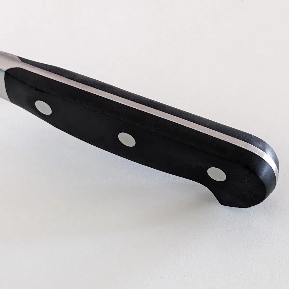 Ambrogio Sanelli, Maitre Coltello da Cucina Trinciante, Coltello Chef con Lama in Acciaio Inox all'Azoto 24 cm e Manico Ergonomico, Coltelli da Cucina Professionali, Made in Italy