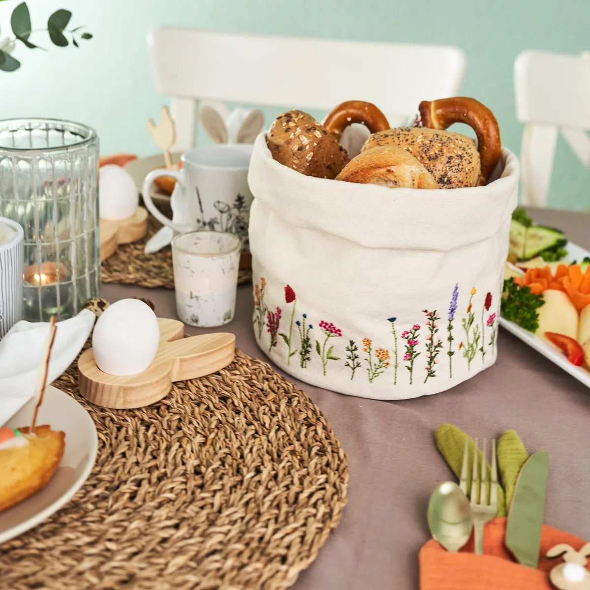 PAPIERDRACHEN Cestino per il pane con prato primaverile – affascinante decorazione da tavolo – con ricamo floreale di alta qualità in effetto prato