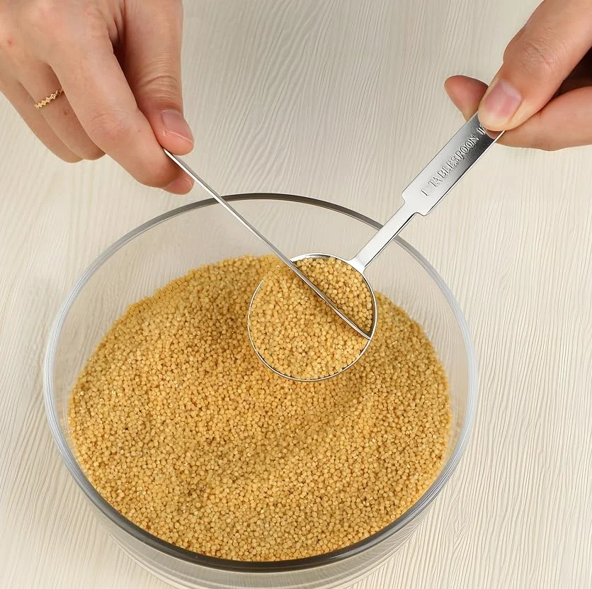 Set di Cucchiai Dosatori in Acciaio Inox 12 Pezzi con Mollette, Misurino per Ingredienti Secchi e Liquidi - Tazze di Misura in Grammi