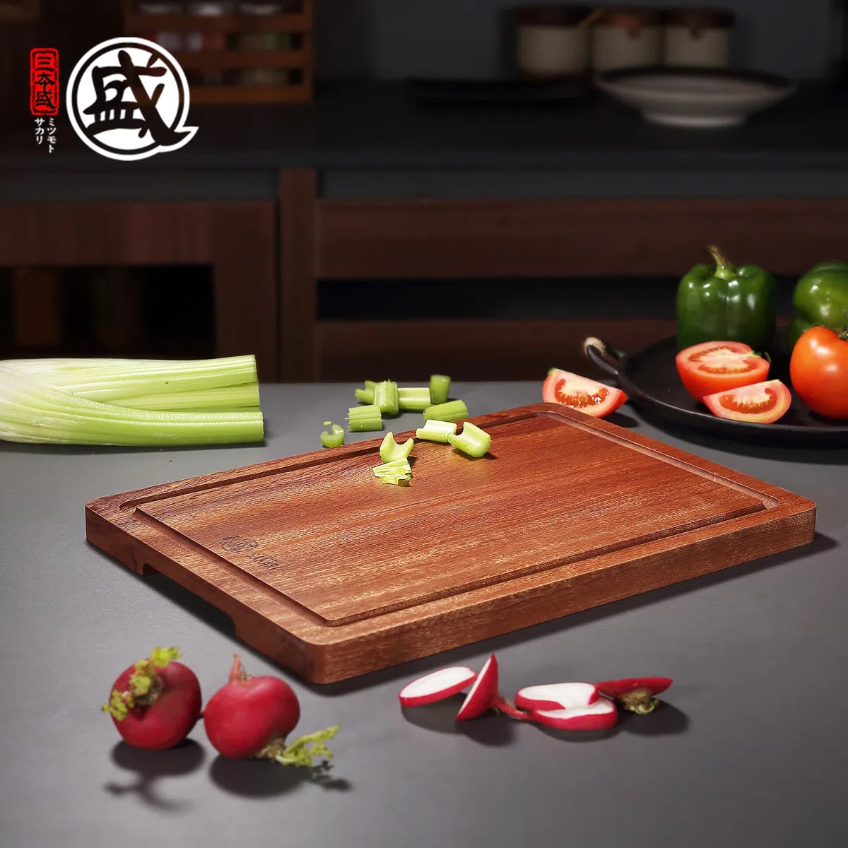 MITSUMOTO SAKARI Tagliere in Legno Sapele, 35,6 x 25,5 x 2,2 cmTagliere da Cucina, Tagliere Professionale in Legno (Con Scanalatura di Troppo Pieno)