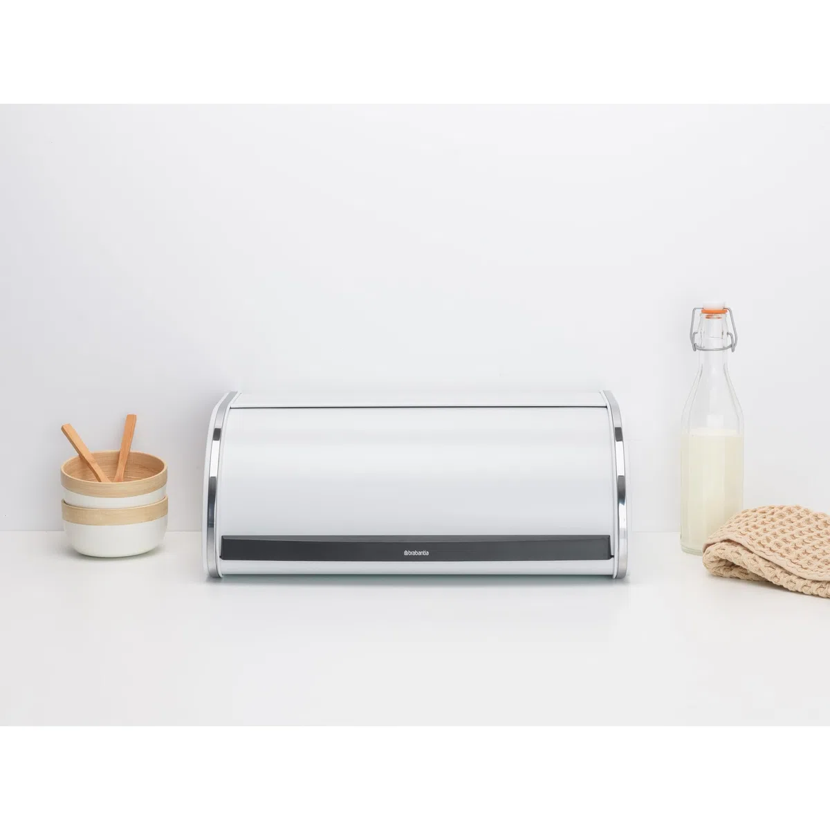 Brabantia Roll Top Portapane a Serranda, Grande Contenitore da Banco per Pane, Bagel, Panini, Design Intelligente e Salvaspazio per la Cucina con Piano Piatto, Metallo Resistente, White
