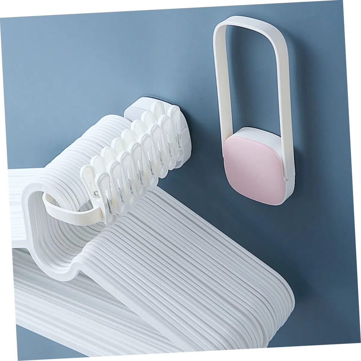 Appendiabiti da Parete Adesivi senza Punzonatura, Ganci Regolabili in Materiale Resistente per Organizzazione Casa e Lavanderia, Set 2 Pezzi per Risparmio Spazio e Stoccaggio