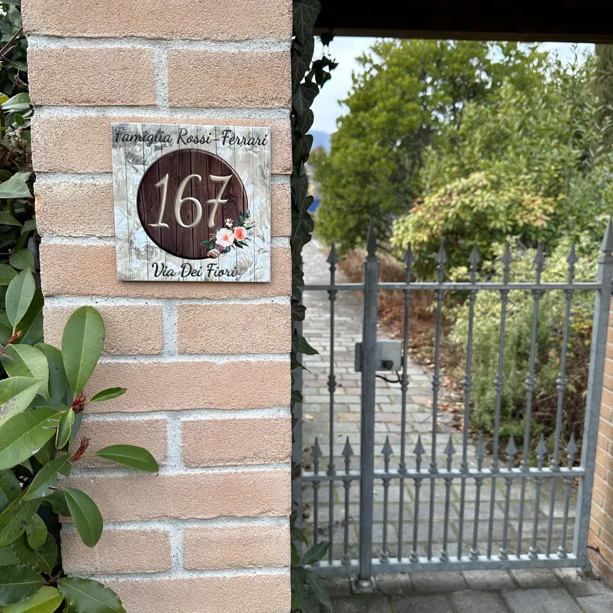 Numero Civico Targa Decorativa PERSONALIZZABILE,Numero Civico su Mattonella in Ceramica 15x15cm, 20x20cm con Indirizzo e Nome Famiglia Personalizzato,Numeri Civici Moderni. (S)
