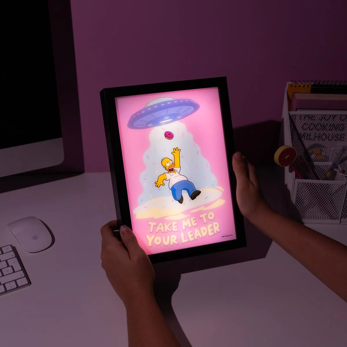 Grupo Erik Quadro Luminoso LED The Simpsons - Lampada da Tavolo Decorativa con Cornice per Gaming Room, Effetto Doppia Immagine e 15 Modalità di Luce | Cavo USB Incluso (20 x 28 x 5 cm)