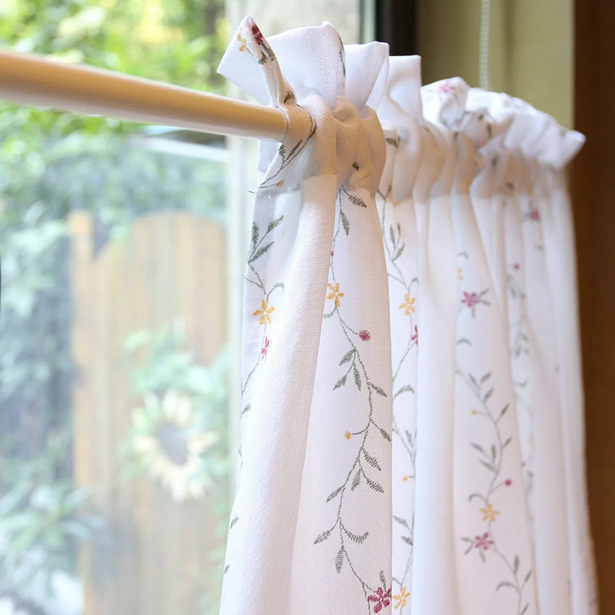 A.Monamour Tenda Corta per Finestra Piccola - Ricamo Di Fiori Botanici in Cotone Bianco - Tendina Da Cucina Bistrot Caffè - Mezza Tenda Mantovana a Vetro, Pannello, Porta Armadio