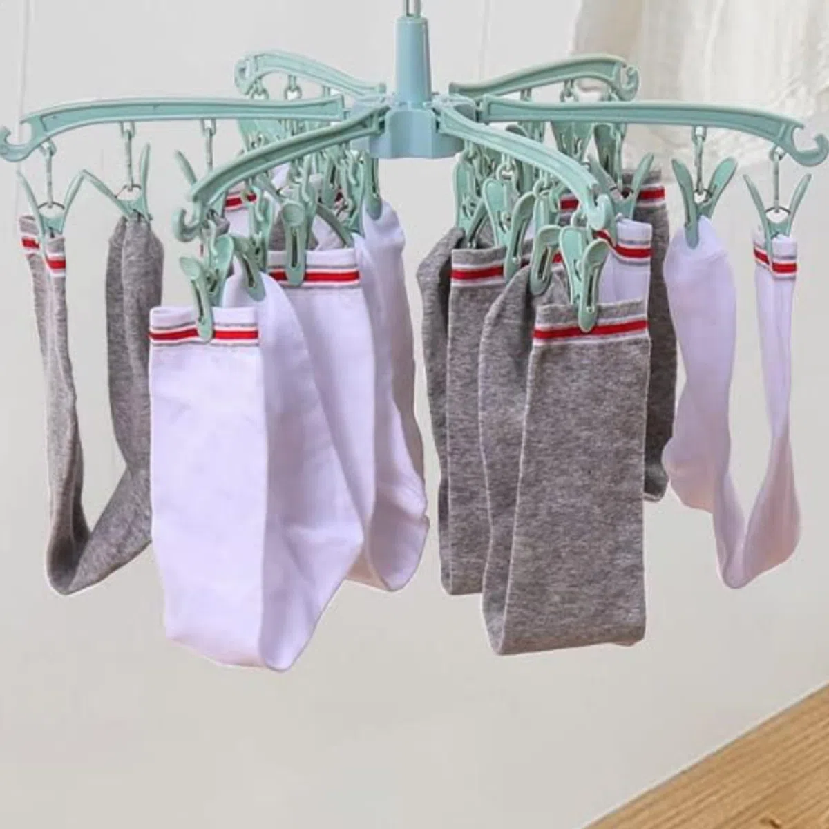 Stendibiancheria per calze da appendere con 24 mollette da bucato pieghevoli in plastica - per calzini biancheria intima vestiti per bambini pieghevole (Verde)