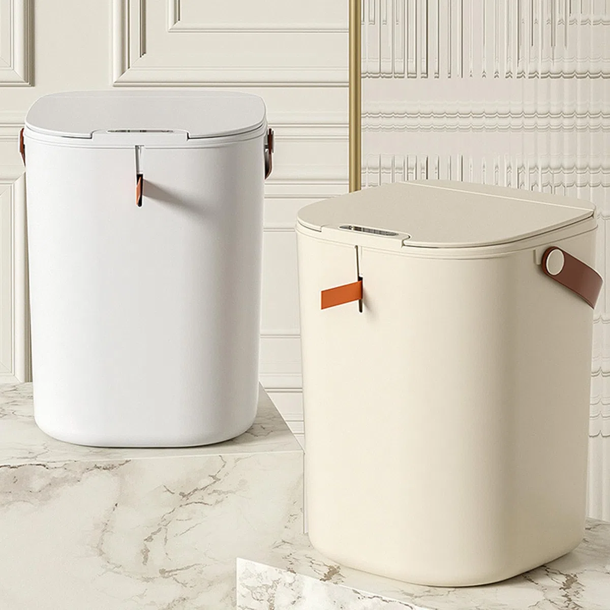 Tyenaza Pattumiera da bagno con sensore di movimento automatico con coperchio, pattumiera touchless a induzione da 20 litri per bagno (White)