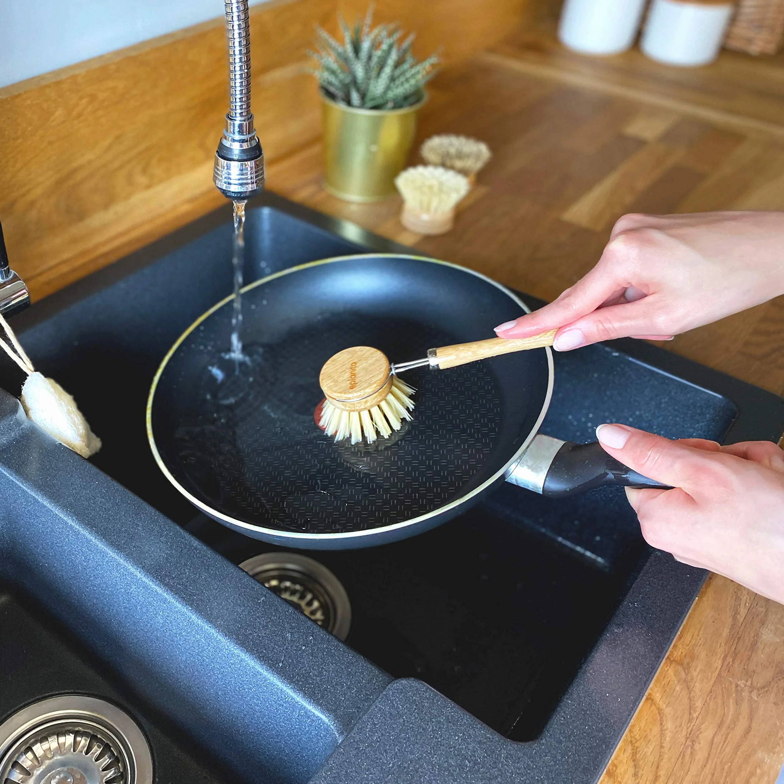 eplanita Spazzola per Piatti in Legno di Bambù, Setole Naturali in Fibra di Agave, Testine Intercambiabili con 2 di Ricambio, Spazzola Lavapiatti da Cucina, Spugna di Luffa per Piatti Inclusa