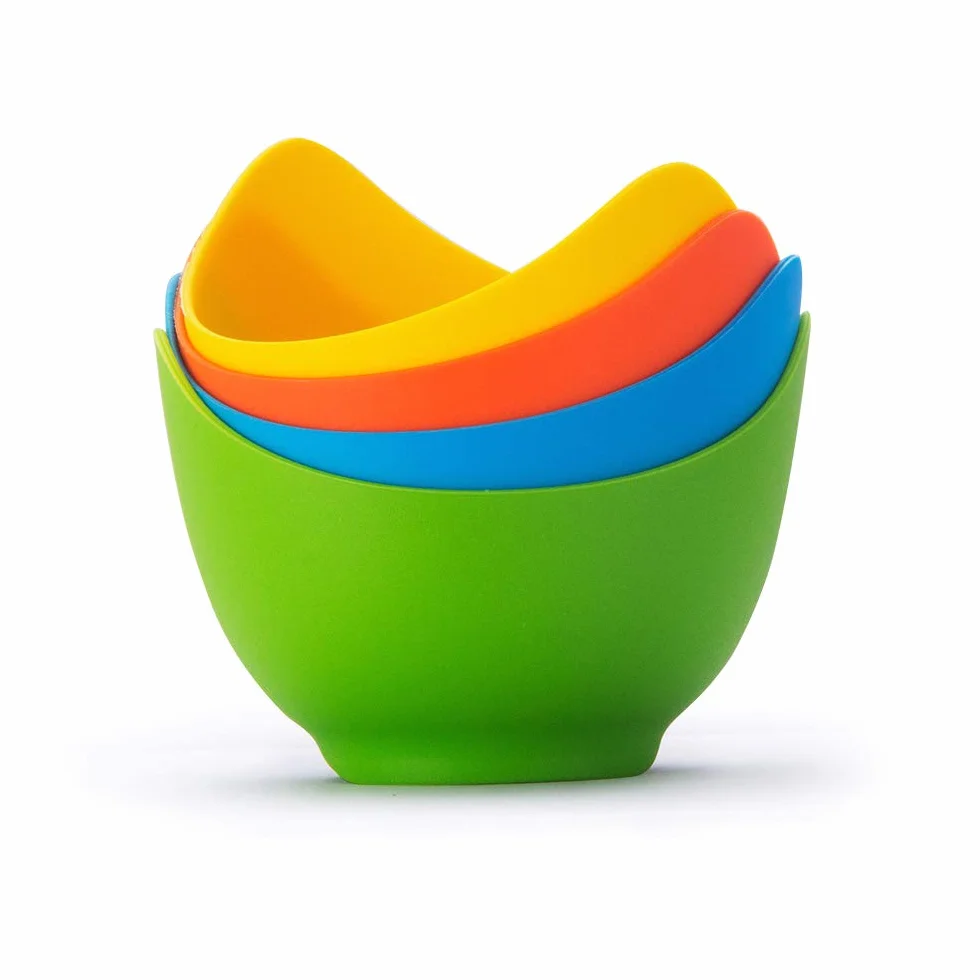Silicone egg poacher – Confezione da 4 bicchieri in silicone per uova in camicia con supporti ad anello, cuociuova in camicia per microonde o piano cottura con spazzolino per olio extra, senza BPA
