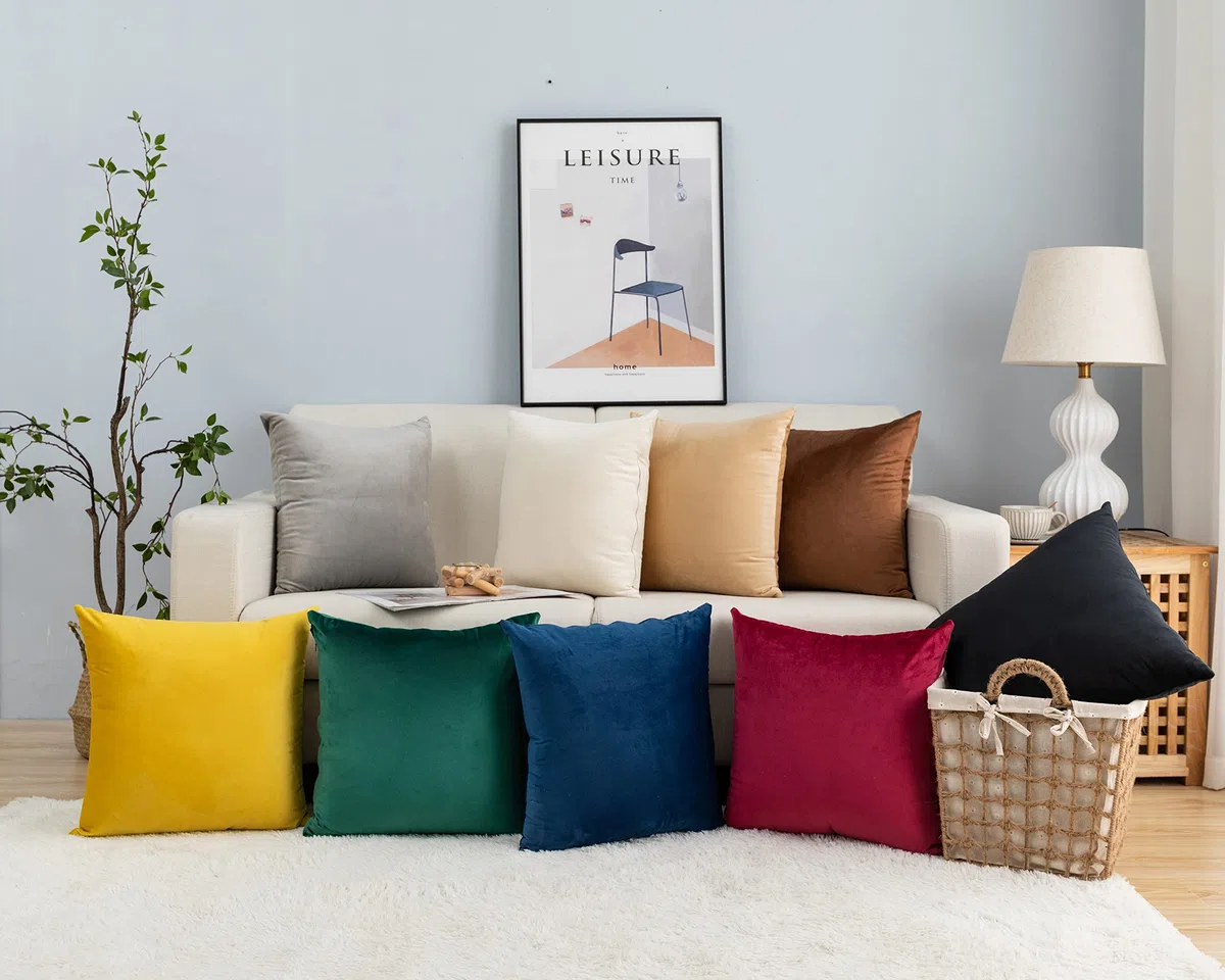 GIRASOLE HOME Coppia Federe Cuscini in Velluto Per Divano e Letto Antiacaro e Ipoallergenico Copricuscini Arredamento Casa con Zip Invisibile 2 pezzi (45x45cm, Bordeaux)