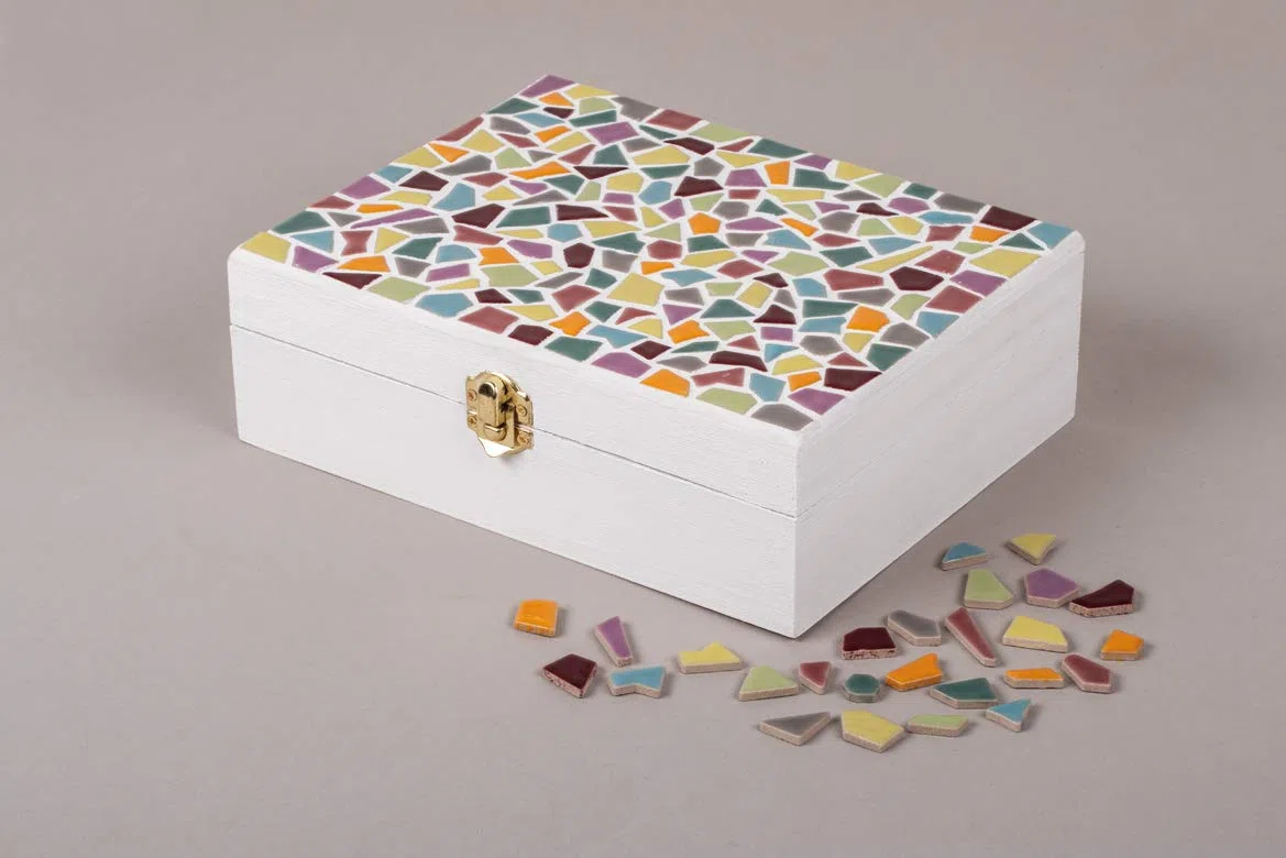 Rayher 14863990 Fun Ceramica Tessere Per Mosaico In Argilla Smaltata, Poligonali, 500G, Ca. 380 Pezzi, Colori Arcobaleno, Per Lavori Creativi E Fai-Da-Te, Interni Ed Esterni