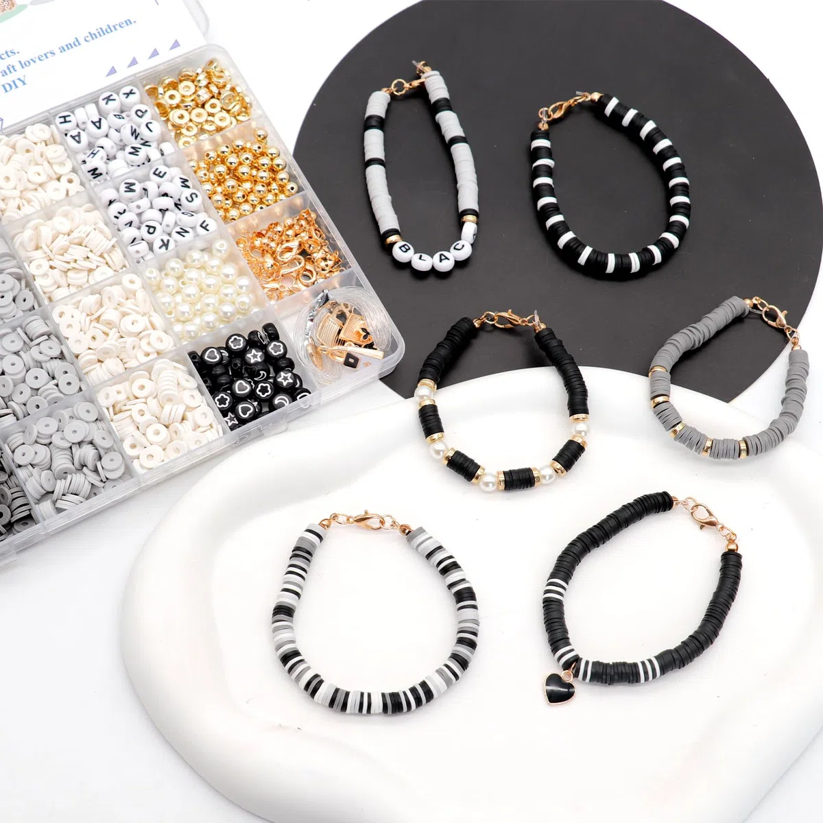 Dotilili 3164 Pezzi Nero Perline per Braccialetti, 6mm Perline Argilla per Collane, Piatte In Argilla Polimerica Fatte a Mano, Con Lettera Heishi Kit per Bigiotteria Fai da Te Charms