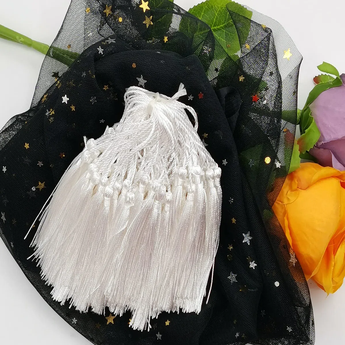 100 Pezzi Nappine Bianche, Nappe Segnalibro, Con cordino,Utilizzato per Realizzare Accessori di Abbigliamento, Orecchini, Artigianato Fai-da-te, Souveni, Segnalibri