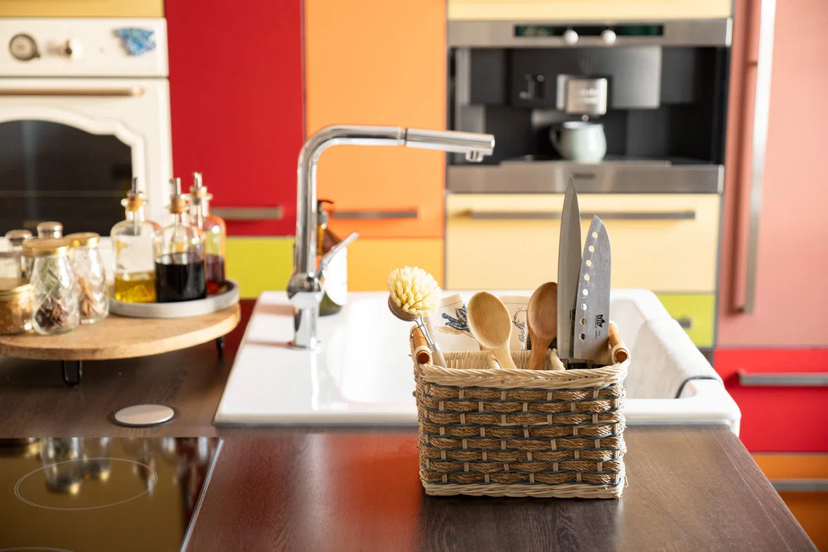 Decorasian - Cestino portaposate da tavolo, in rattan intrecciato, per posate e utensili, con suddivisione.