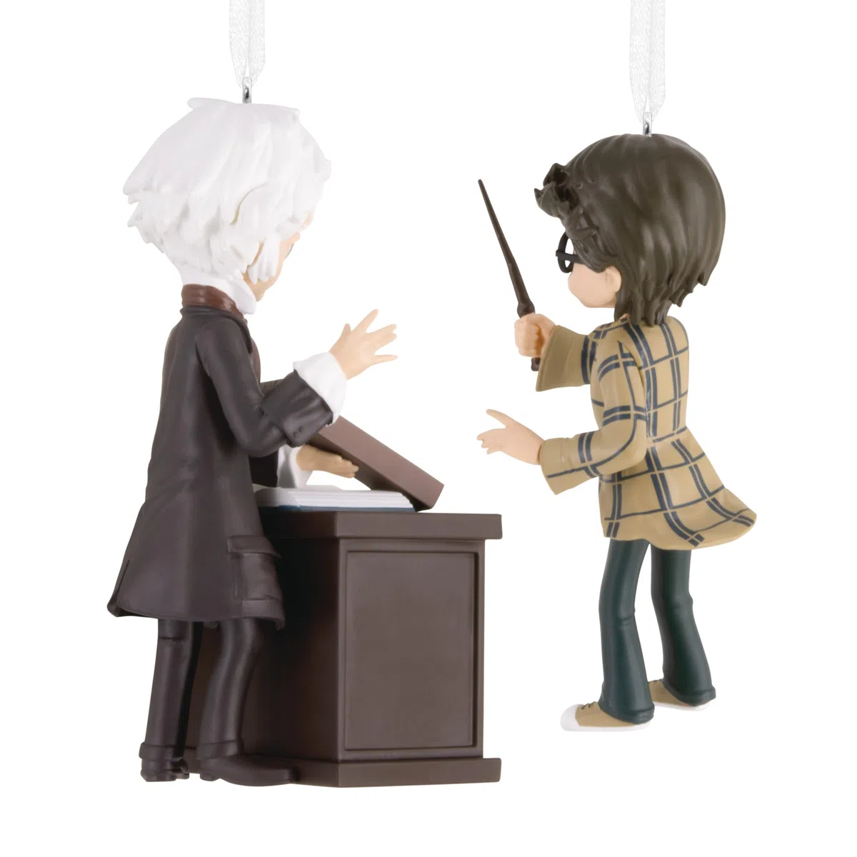 Hallmark Storied Moments - Decorazione per Albero di Harry Potter e Ollivander in Resina - Ornamento Natalizio da Appendere - Regalo per Natale