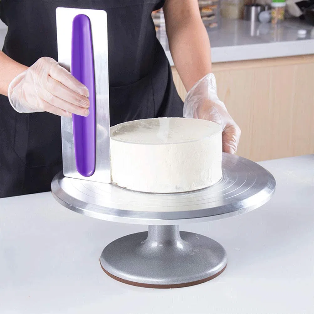 Raschietto per Torte, 4 Pezzi Scraper per Torte Glassa Liscia Confezione Spatole di Crema Spatola per Dolci Cake Design Cake Edge Decor Comb Pettine