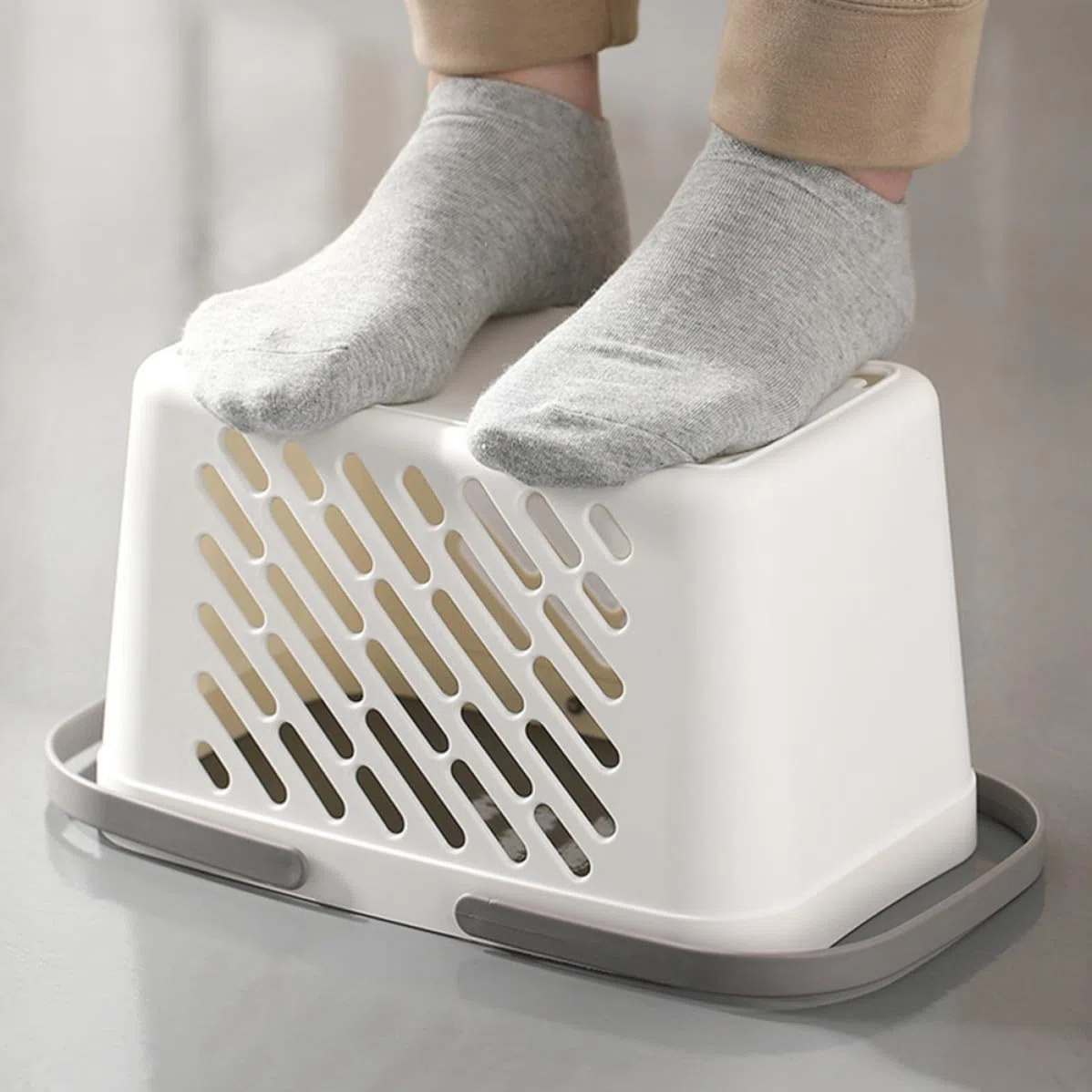 OSALADI Cestino da Bagno in Plastica Bianco Doppia Maniglia e Design Traforato, Grande Capacità per Organizzare Accessori e Cosmetici in Soggiorno o Armadio