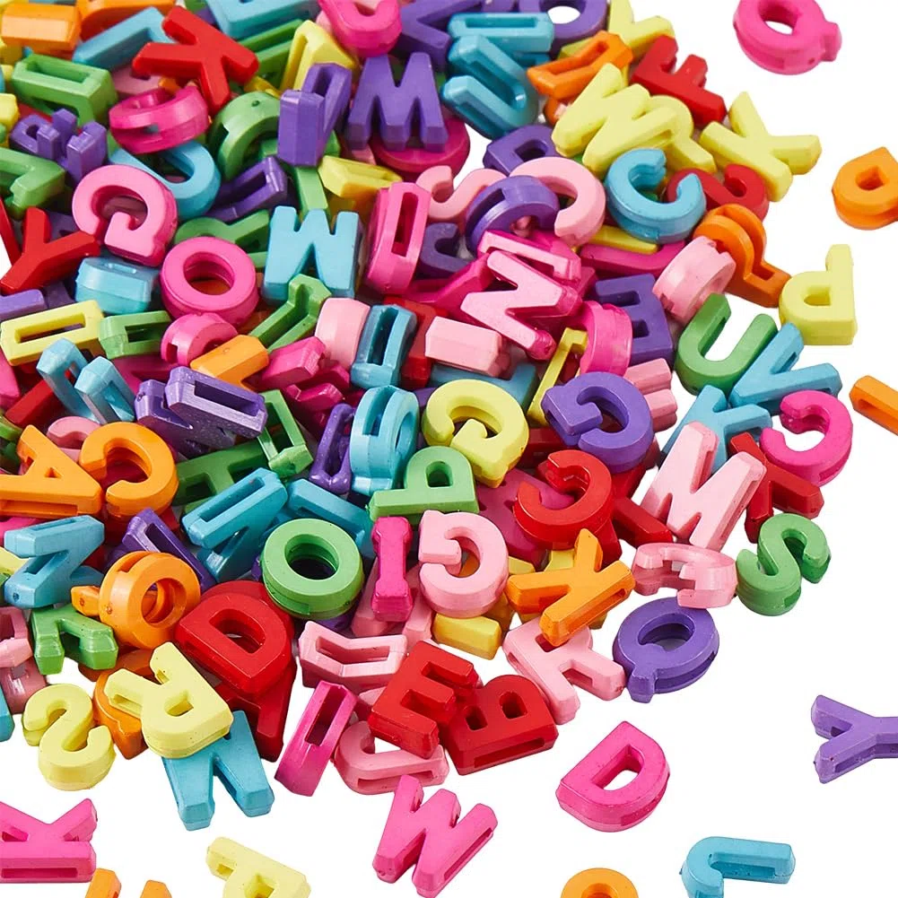 SUNNYCLUE 400 pz Perline In Resina con Lettere Dells'Alfabeto Colorate Sfuse Opache 3D AZ Miste Sciolte Lisce In Plastica Distanziali per La Creazione di Gioielli Fai Da Te Braccialetti Portachiavi Co