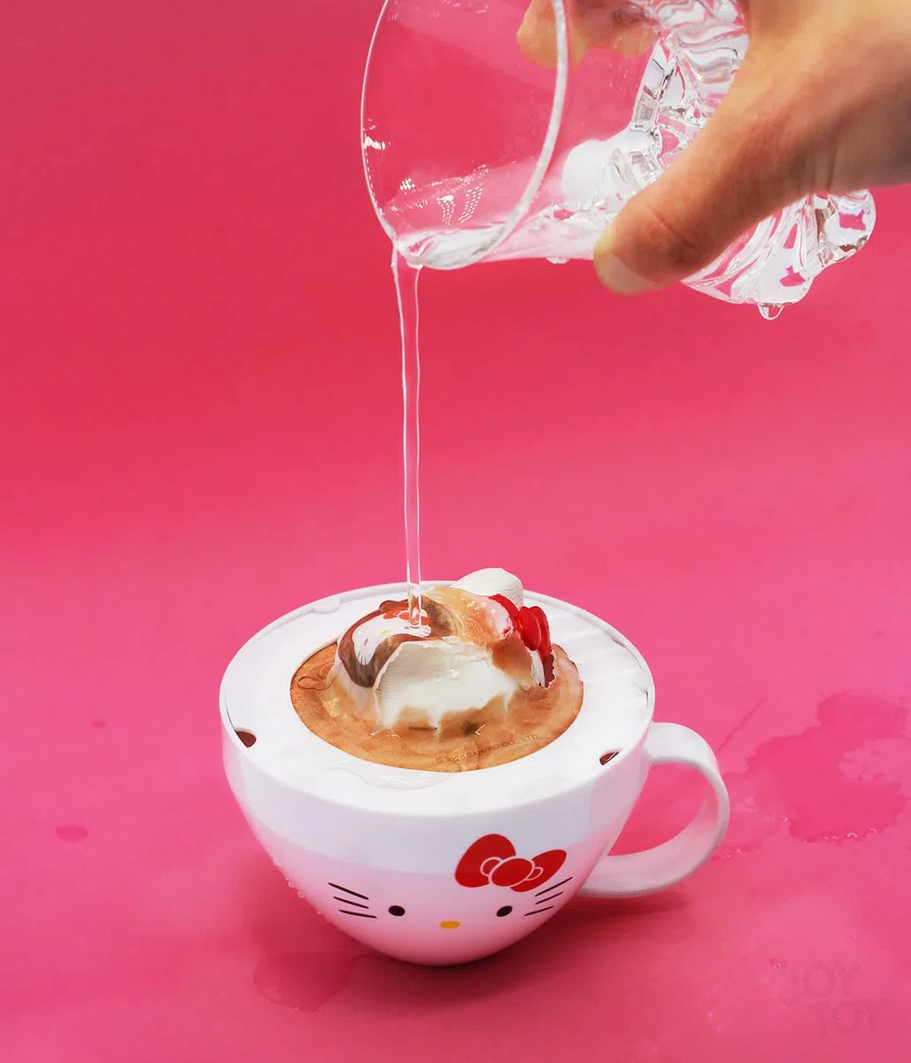 Joy Toy Hello Kitty - Tazza da cappuccino con fragranza magica squishy, circa 5 cm, in confezione da cappuccino 12 x 10 x 7 cm