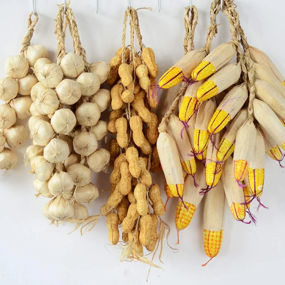 Confezione da 5 trecce di aglio finte in schiuma; verdure appendere, realistiche, con peperoncini rossi e mais, decorazione per casa, cucina, negozio fotografie (peperoncino