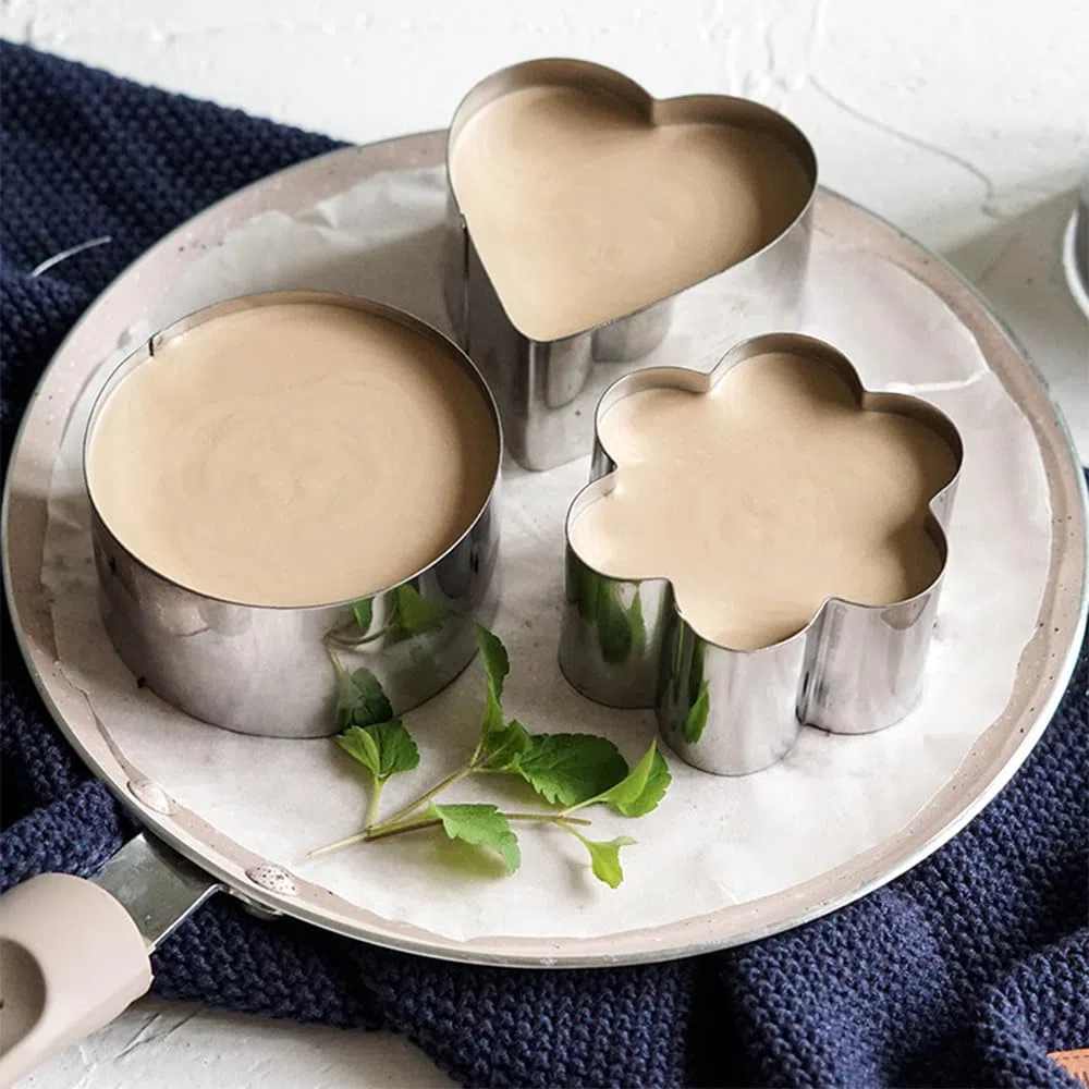 6 Pezzi Coppapasta 8 cm Anelli da Dessert Coppa Pasta Tondi in Acciaio Inossidabile con Coperchio e Stencil Stampi Coppapasta Anelli per Torte Mousse Dessert Dolci Fatti in Casa (3 Forme)