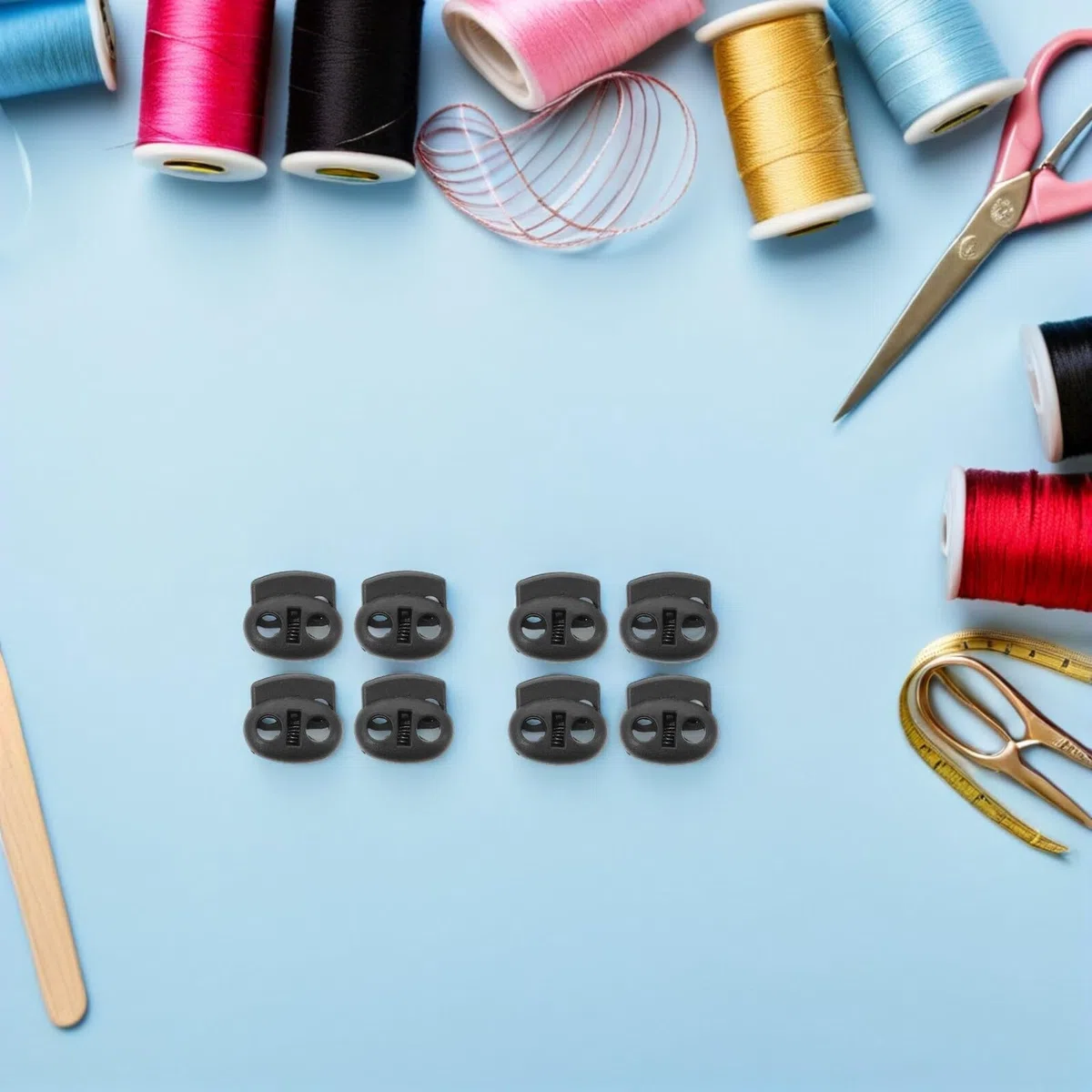 200 Pezzi Fermacorda Doppio Foro in Plastica Nero Blocco Cordino con Molla Regolabile per Lacci Abbigliamento Zaini Cappelli Guanti Clip Sicura per Corda da Disegno Paracord