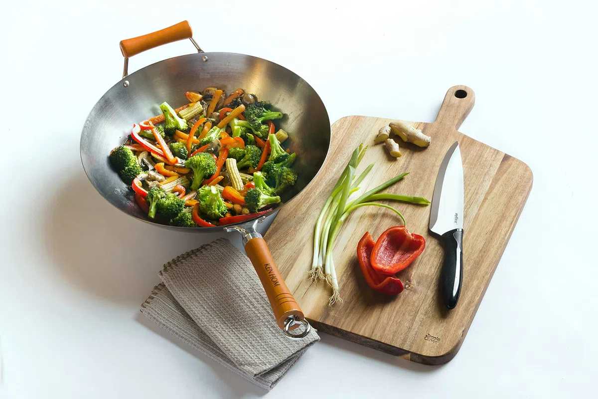 Ken Hom Wok Tradizionale Acciaio al Carbonio, 36cm, Excellence, Padella a Induzione, Compatibile con Utensili in Metallo, Non Lavabile in Lavastoviglie