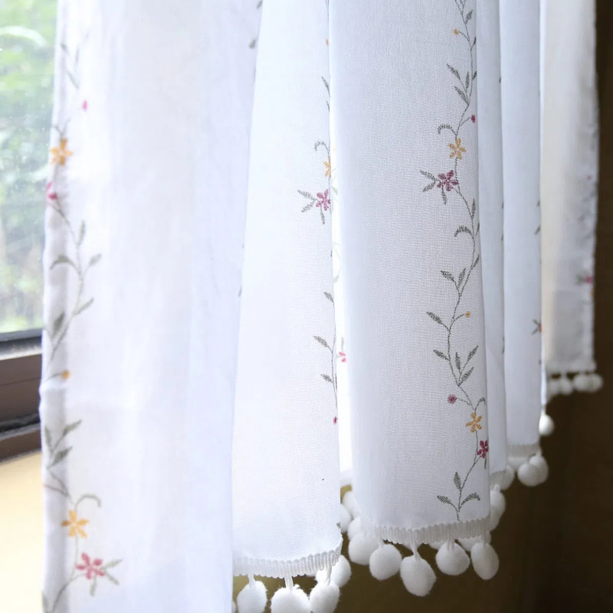A.Monamour Tenda Corta per Finestra Piccola - Ricamo Di Fiori Botanici in Cotone Bianco - Tendina Da Cucina Bistrot Caffè - Mezza Tenda Mantovana a Vetro, Pannello, Porta Armadio
