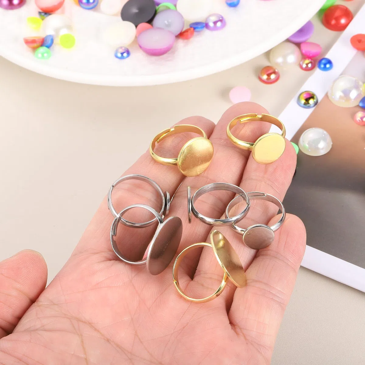 QUARKZMAN 10Pcs Anelli In Metallo Base Vuota, 14mm Cuscinetto Regolabile Cabochon Anello Vuoto Base Vassoio Piano Per Creazione Gioielli DIY, Argento/Oro