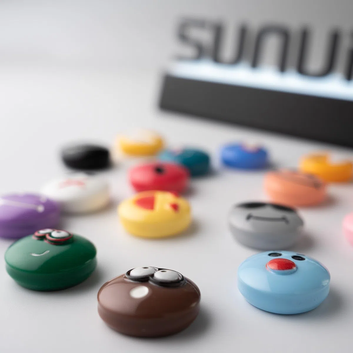 SUNURS Magneti Frigo 3D (Confezione da 16 o 9) - Resina Colorata con Magneti al Neodimio, Design Piatto & Superficie Lucida