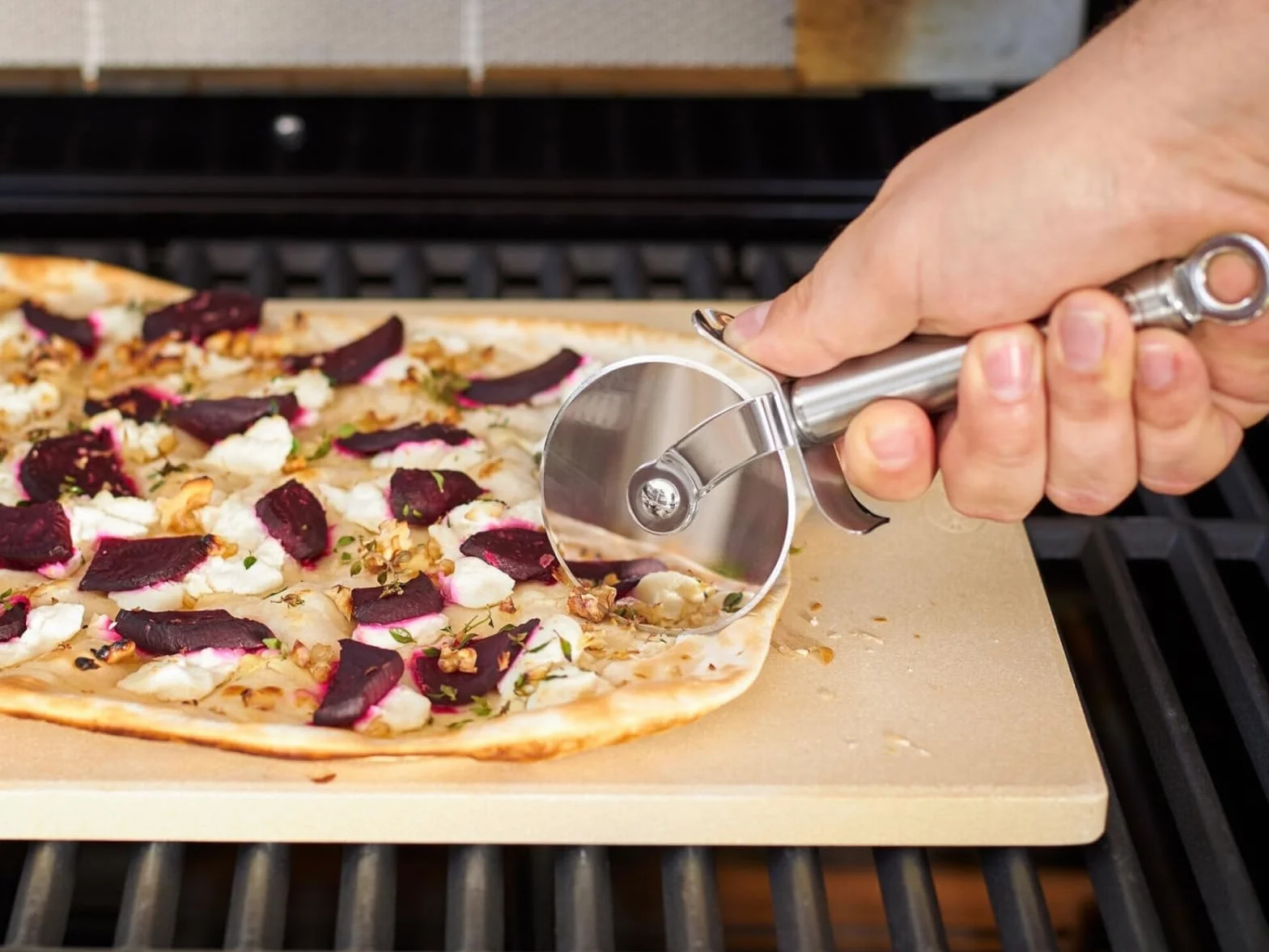 RÖSLE Tagliapizza, coltello per tagliare la pizza di ottima qualità dotato di una robusta rotella, lama su entrambi i lati, protezione per le mani, acciaio inossidabile 18/10