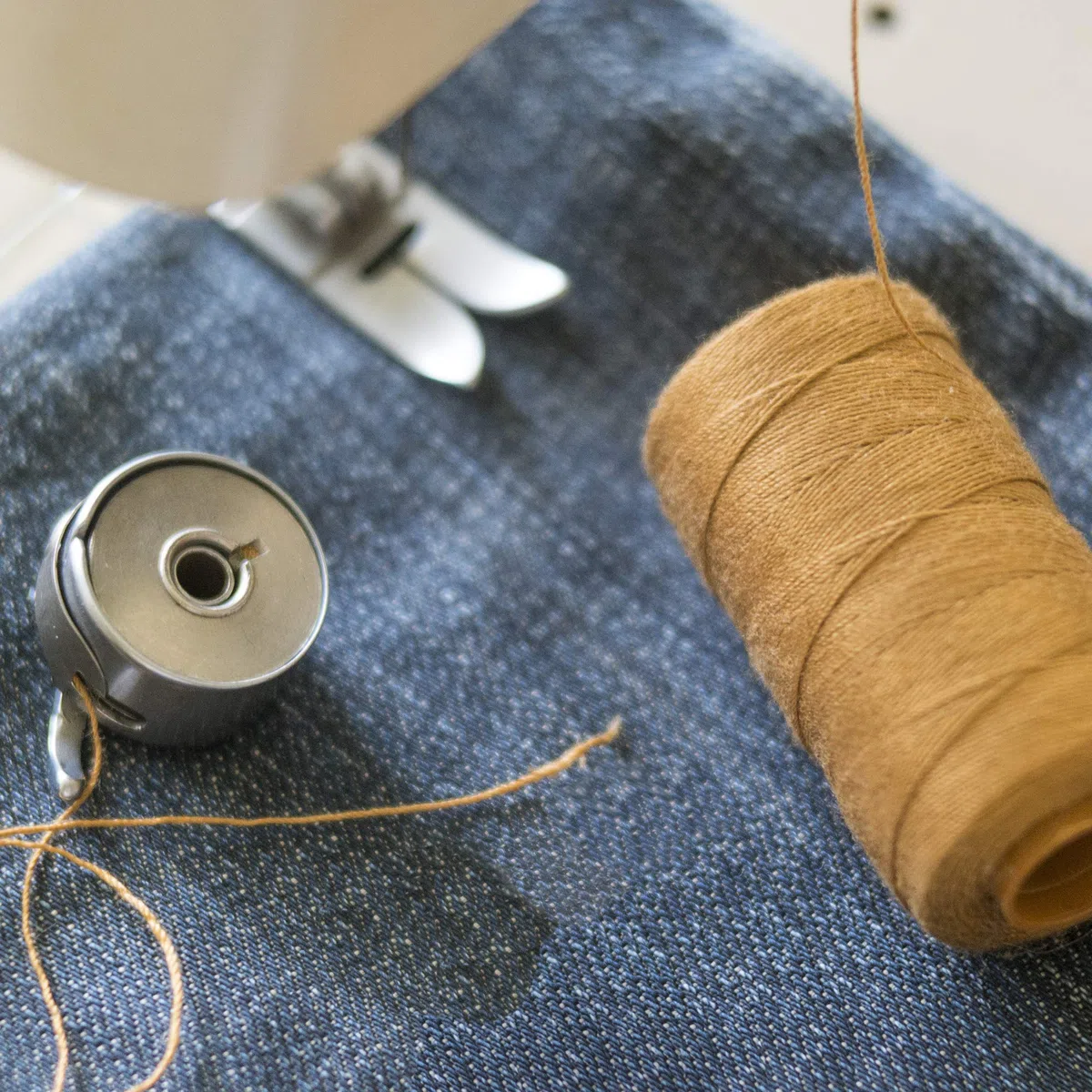 Lialina Jeansgarn - Filo per Macchina Da Cucire - 6 Rotoli Da 150 M - Cuciture Jeans Originali - Set DI Filo per Cucire Jeans Extraforte No.36-100% Poliestere - Colori Denim